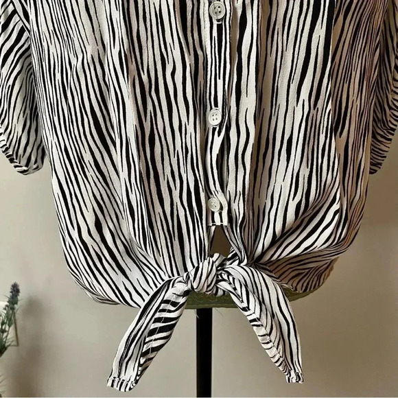 Three Dots Zebra Print Tie Front Button Down Blouse Black White High Low Hem L - Picture 9 of 15